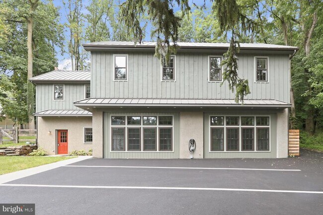 Building Photo - 5565 Pennell Rd