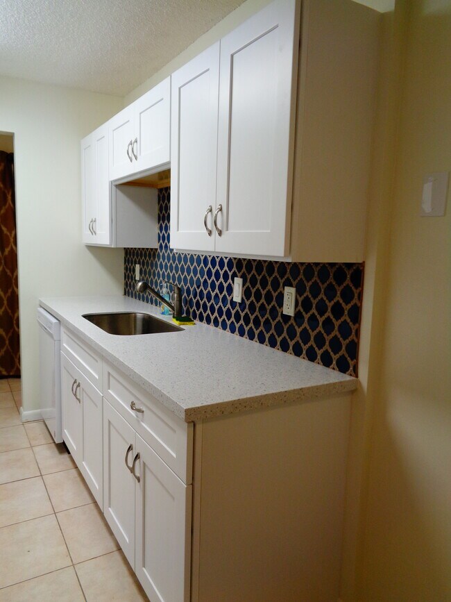 KITCHEN - 150 Pineview Rd Unit B1
