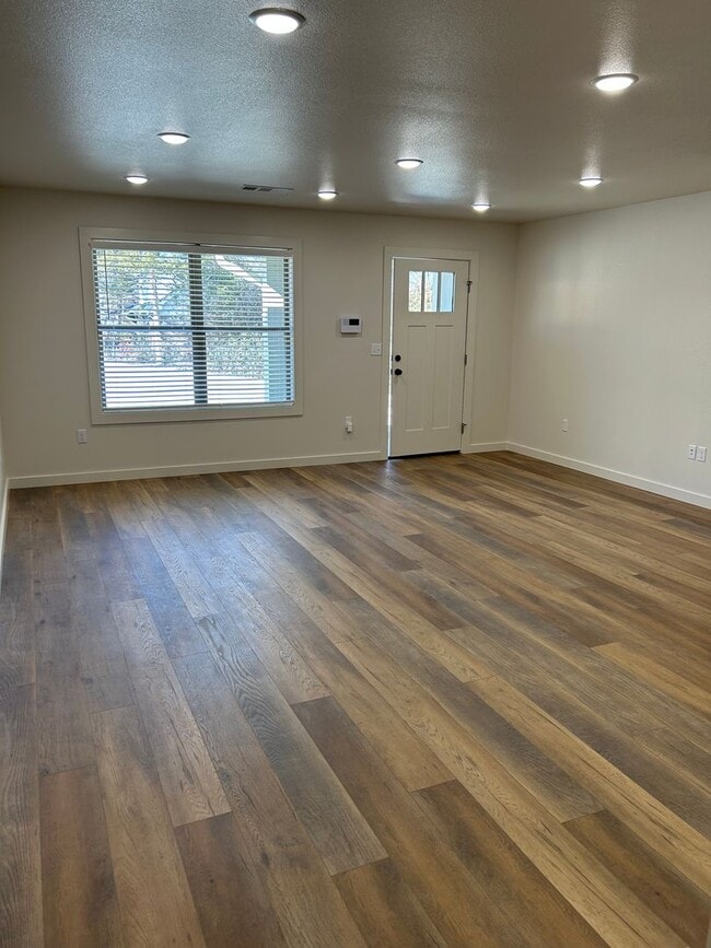 Photo - 705 W 12th St Unit A