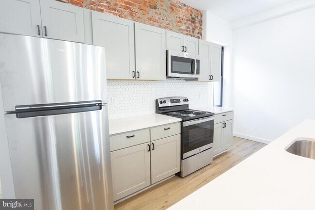 Photo - 3945 Lancaster Ave