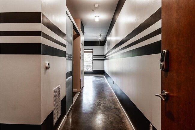 Building Photo - 333 Nelson St SW Unit 201