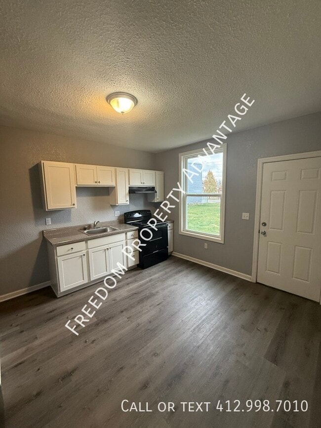 Photo - 7818 Formosa Way