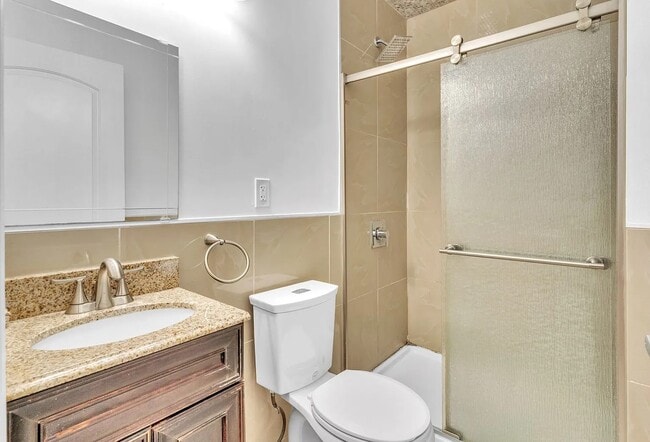 Photo - 162 University Ave Unit 3