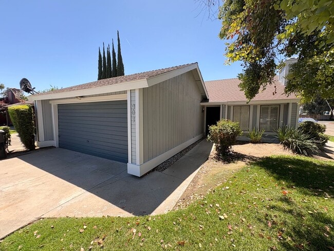 Building Photo - Nice 2 bedroom, 2 bathroom home for Rent in North Visalia.