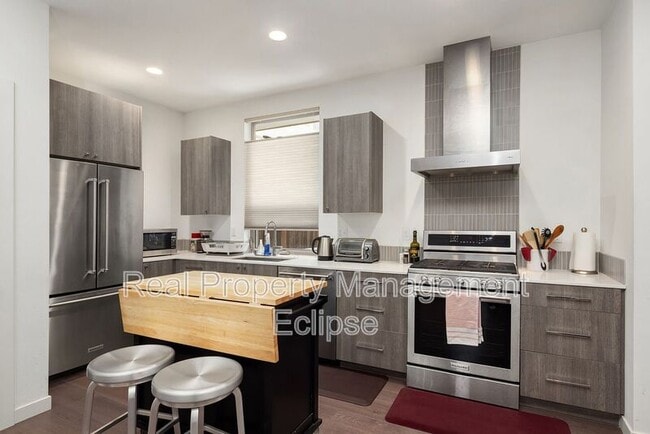 Photo - 1761 19th Ave S