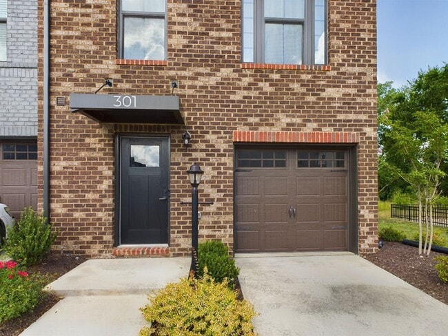 Building Photo - 301 W 20th St