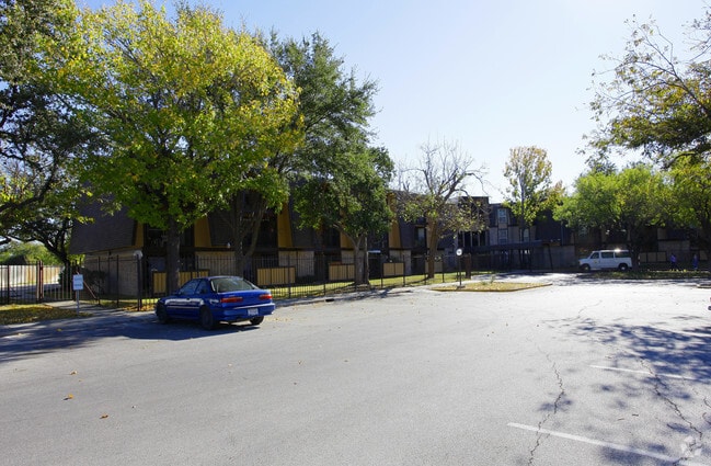 WALNUT MANOR SA APTS