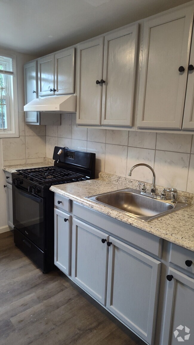 Building Photo - 255 E Tusculum St Rental