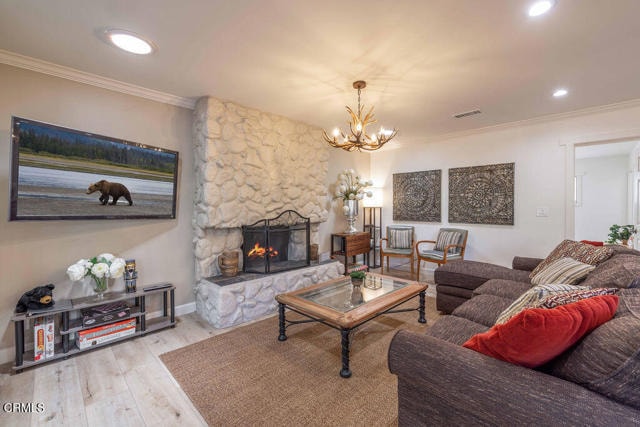 Photo - 851 Pine Knot Ave