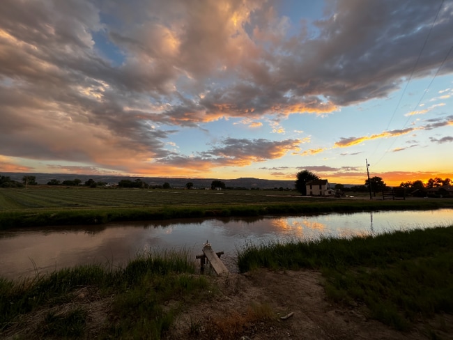 Photo - 911-924 24 Rd