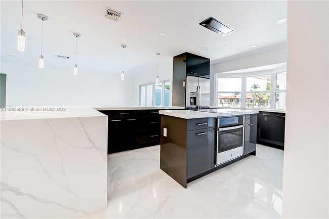 Photo - 5721 Bayview Dr