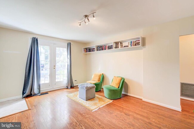 Building Photo - 2707 S Walter Reed Dr Rental