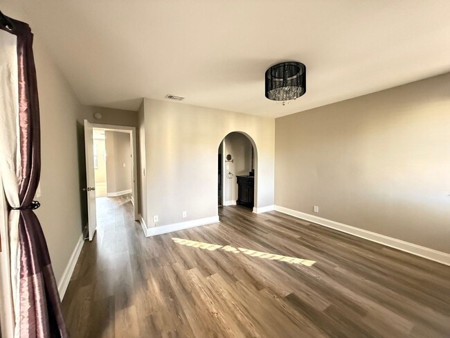 Building Photo - 5781 N Riverside Dr Unit 201