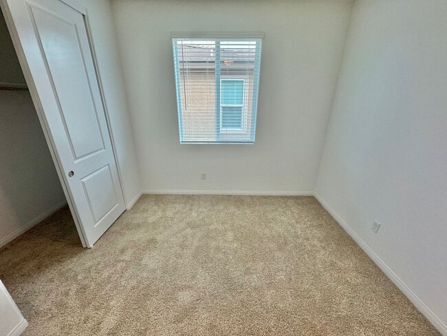 GORGEOUS 2 STORY 3 BEDROOM HOME LOCATED IN THE SOUTHWEST MT. EDGE AREA - GORGEOUS 2 STORY 3 BEDROOM HOME LOCATED IN THE SOUTHWEST MT. EDGE AREA