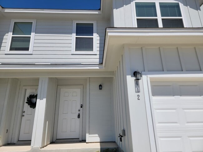 Photo - 412 Abigail Aly