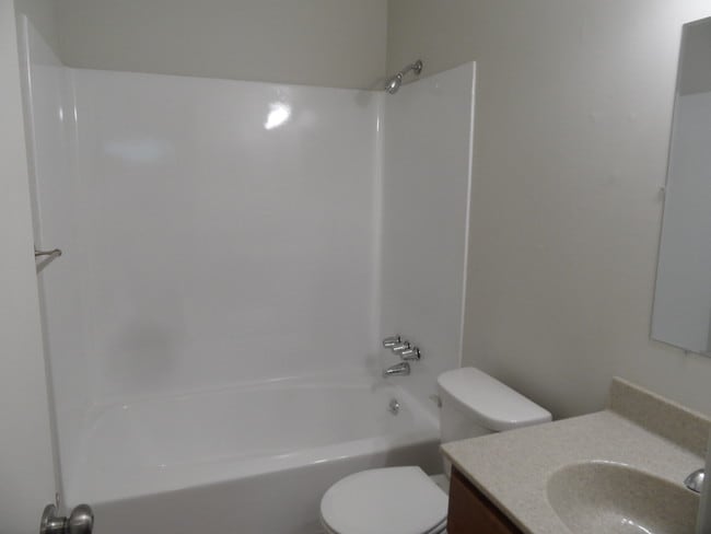 bathroom - 1318 SW Buchanan St