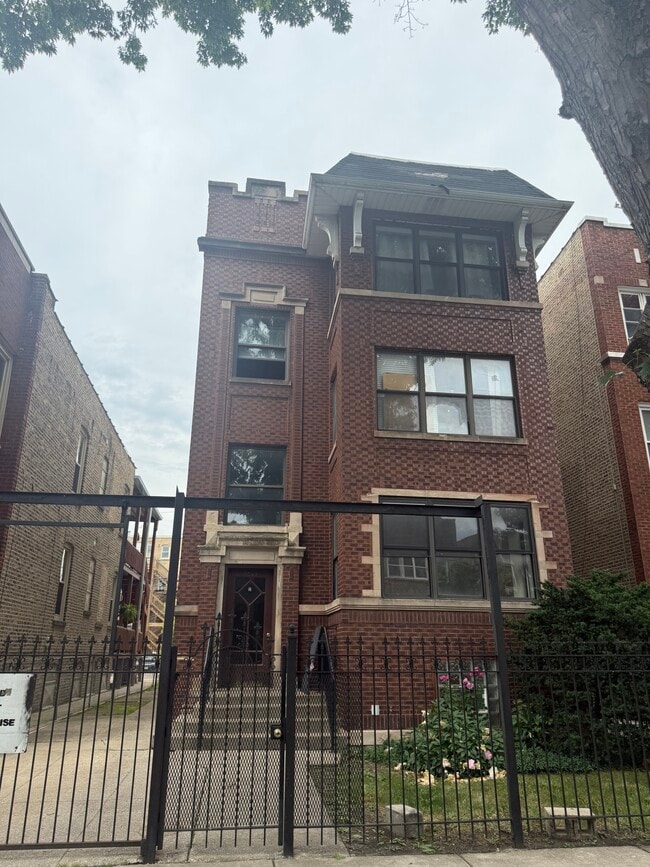 Building Photo - 4710 N Monticello Ave Unit 1