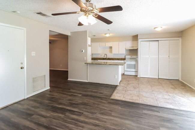 Photo - 521 Annapolis Dr