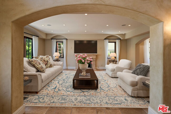 Photo - 265 N Kenter Ave