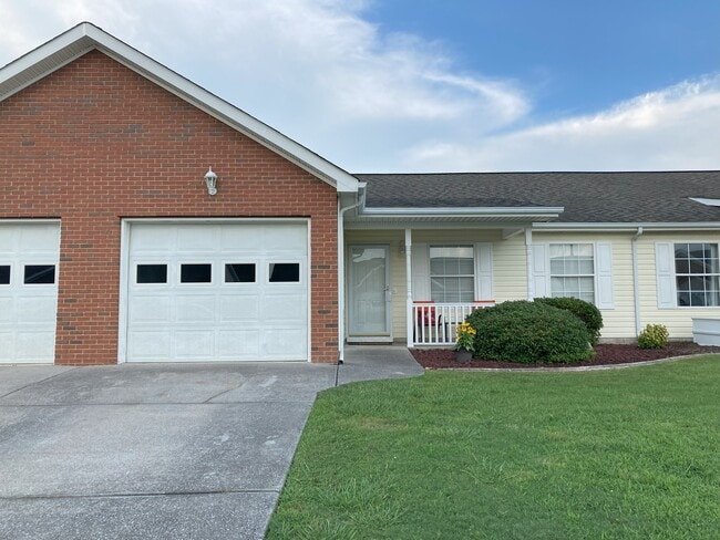 Building Photo - 301 Flagstone Dr Rental