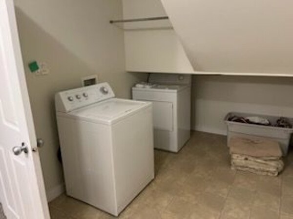 Photo - 1640 Kisber Av