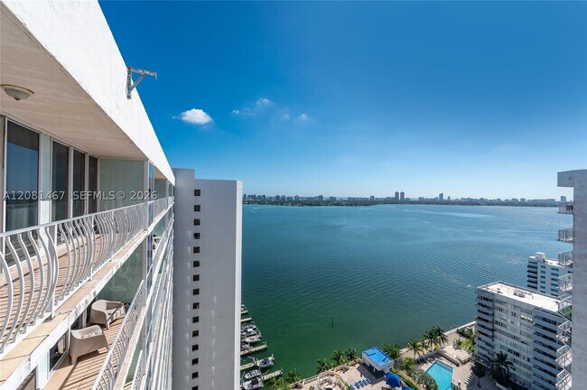 Building Photo - 7601 E Treasure Dr Unit PH224