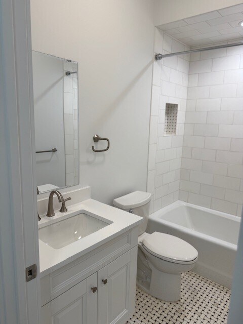 secondary full bathroom - 2 Dearfield Dr