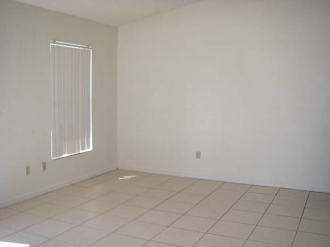 Photo - MOVE IN NOW! Orlando- off Dean Rd-2BR/2BA Duplex with fenced in yard. Lawn care included!!Has was...
