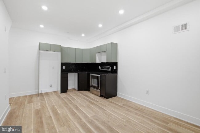 Building Photo - 349 N 62nd St