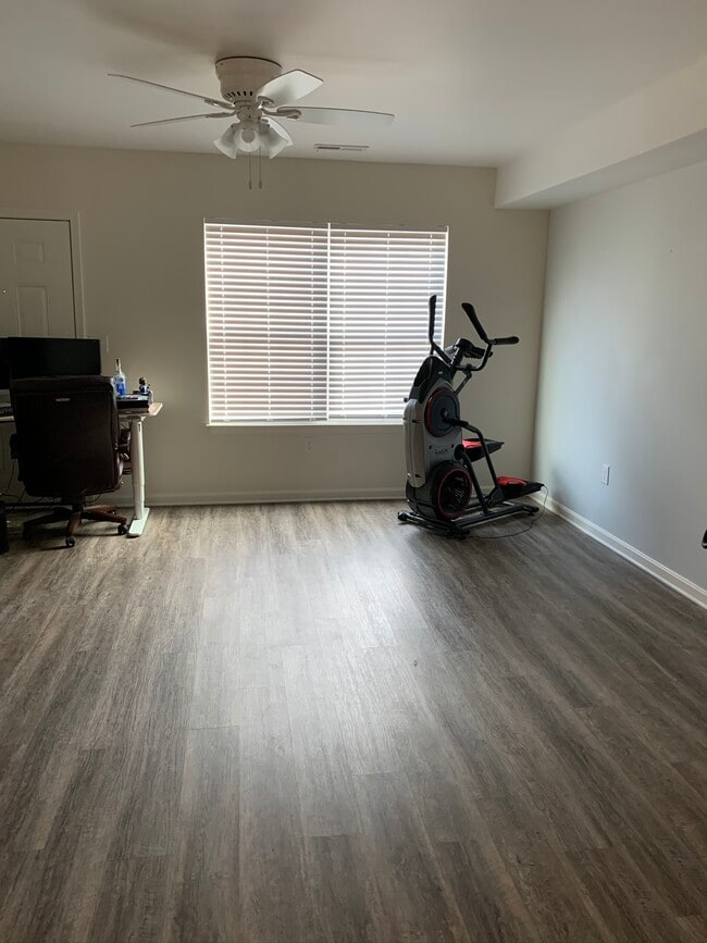 Sala de estar - 1112 King Arthur Ln Unidad B