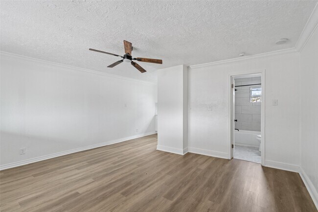 Photo - 923 Knight St