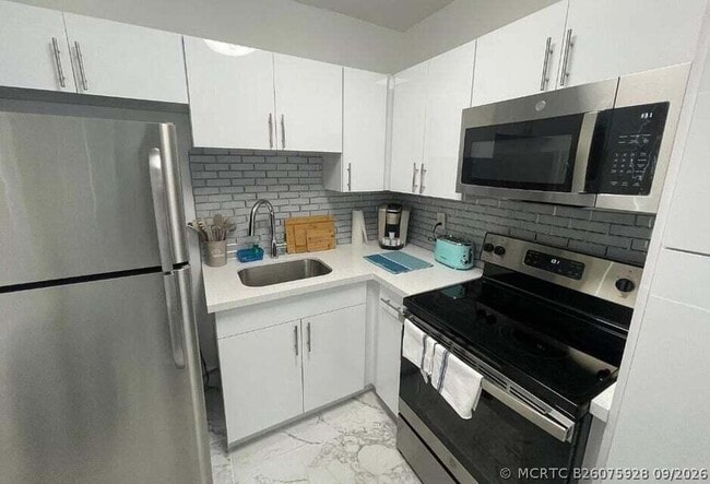 Building Photo - 201 S Ocean Blvd Unit 6
