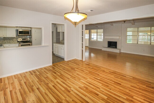 Photo - 10534 Huntington Wood Dr