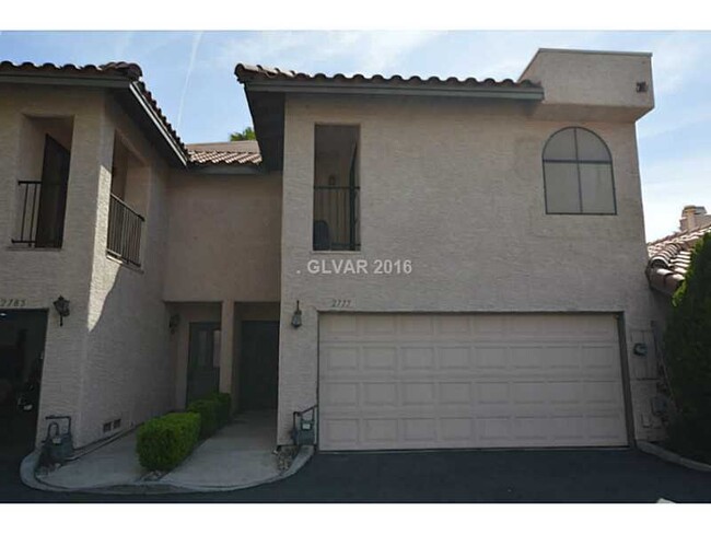 Large 3 bedroom townhome in Beautifully la... - Large 3 bedroom townhome in Beautifully la...