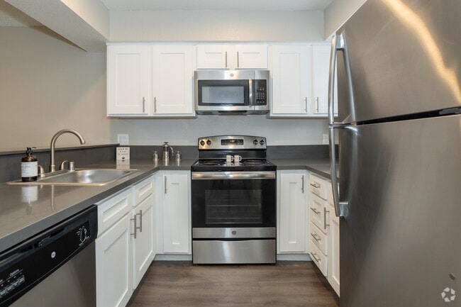 1BR, 1BA - 688SF Kitchen - Ellington Apartments