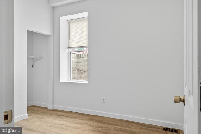 Photo - 2652 Bridge St