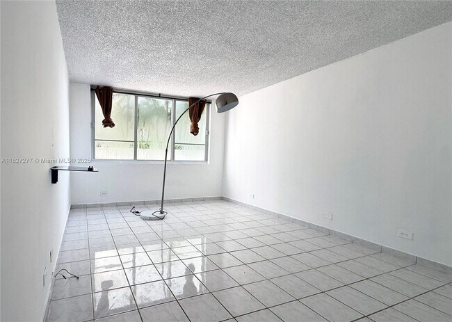 Photo - 5005 Collins Ave Unit 523