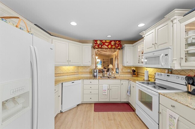 Photo - 6809 SE Yorktown Dr