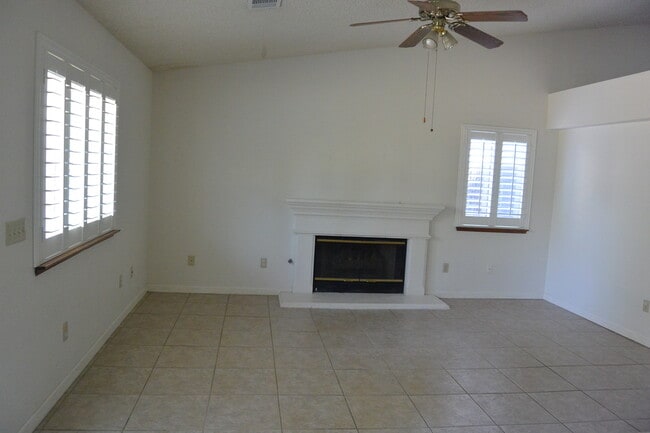 Photo - Nice home in great South West Visalia neighborhood in the El Diamante School District