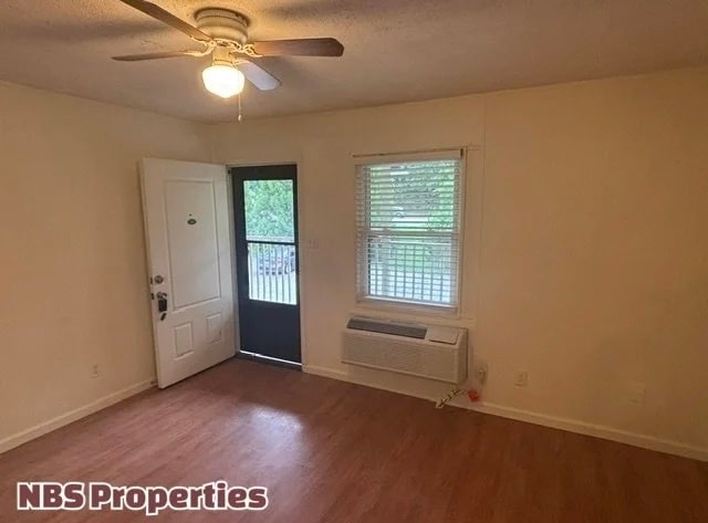 Building Photo - 867 N Gallaher View Rd Unit 106