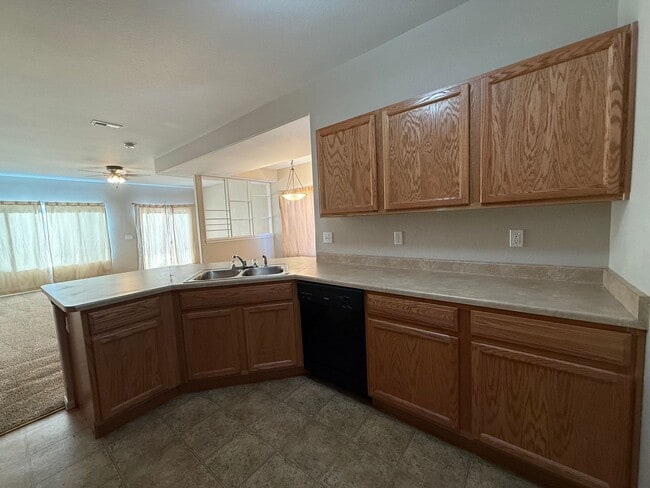 Photo - Nice Three Bedroom Townhome 80916