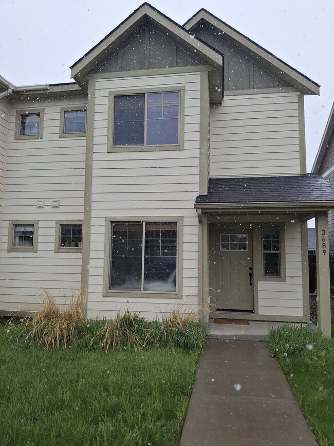 Photo - 3689 Pipestone St House