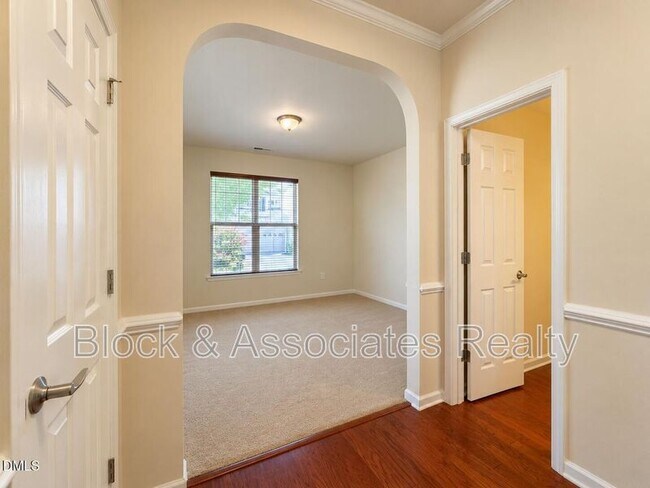 Photo - 1429 Kirkwood Hill Way