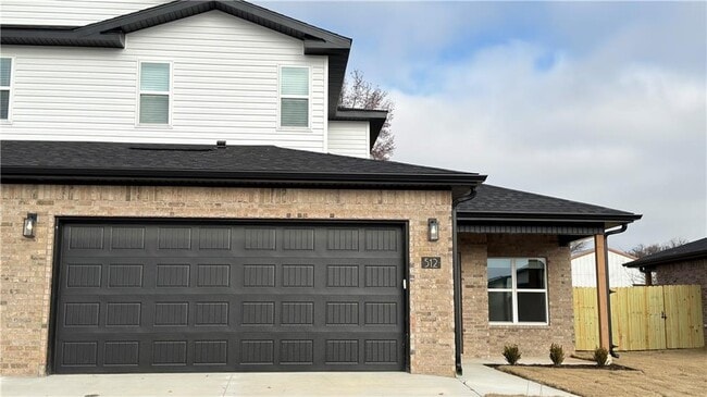 Photo - 512 Cosmos St