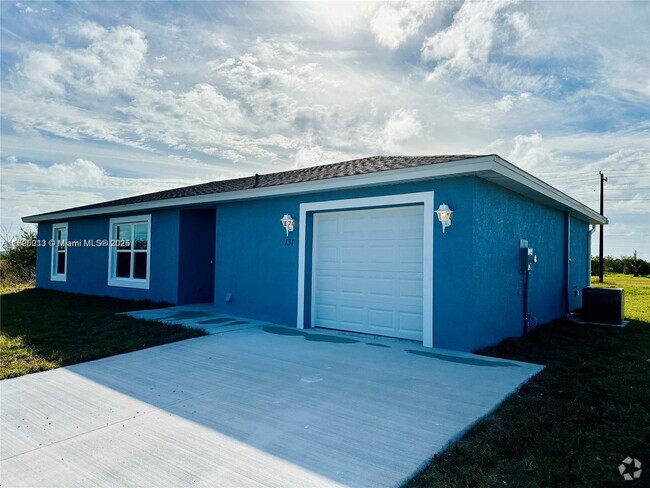 Building Photo - 131 Carousel Ave Rental