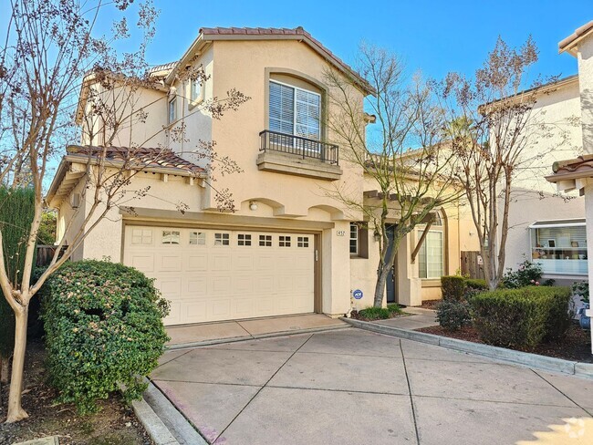 Building Photo - Charming 4 Bed 3 Bath Townhome near Santan...