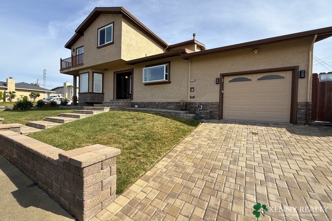 Photo - Beautifully Remodeled 4 Bed Home with Loft + Prime Location