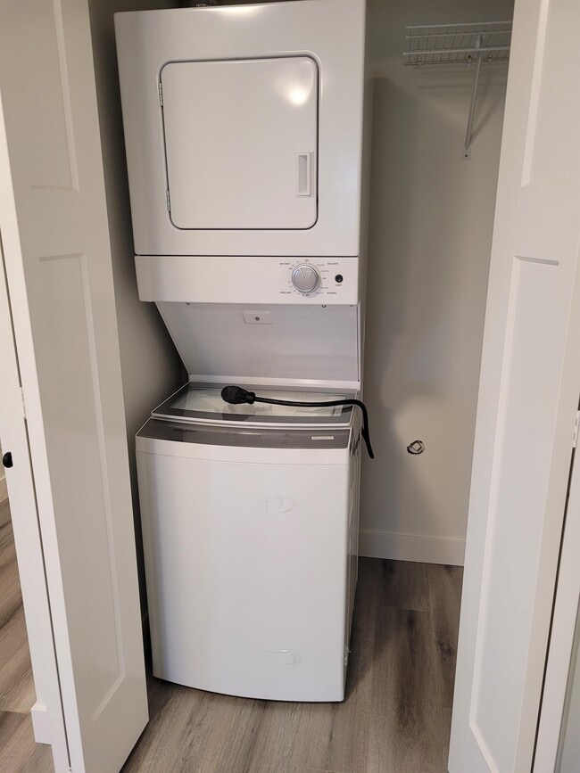 Photo - 596 Lance Pl