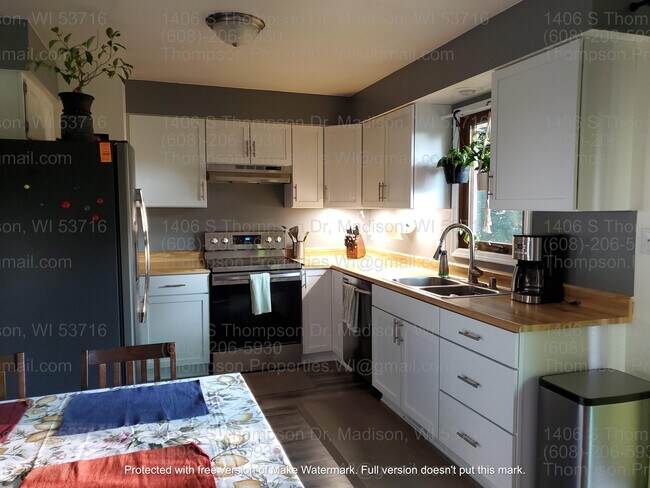 Building Photo - 1406 S Thompson Dr Rental