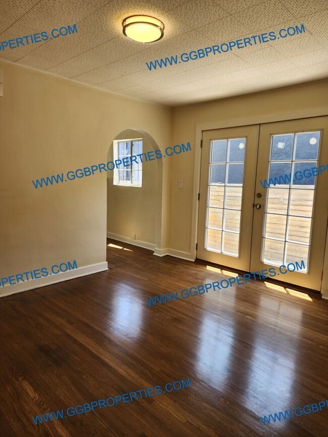 Photo - **Move In Special** Charming 3 Bedroom / 2...